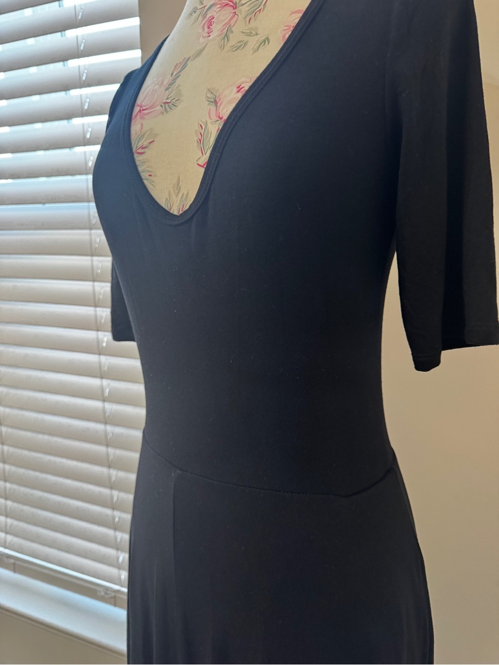 Reformation Black Scoop-Neck Midi Dress - Picture 8 of 17